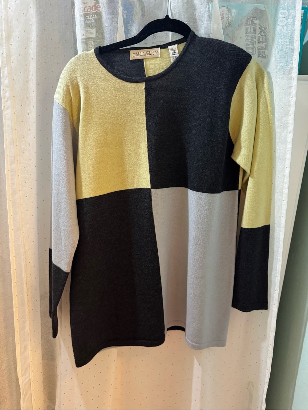 Valerie Stevens Colorblock Crewneck Sweater in Yellow, Black & Gray